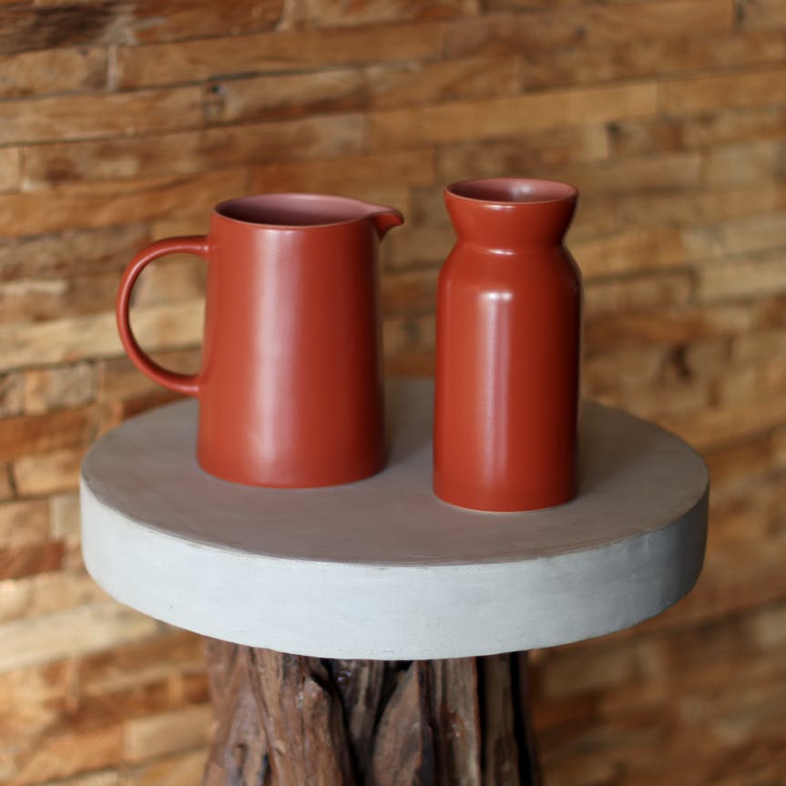 Krug aus Steinzeug - rot - 820ml von OGO