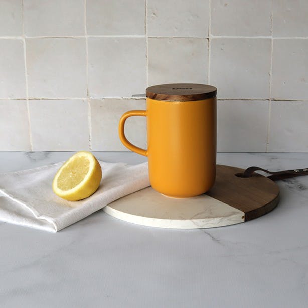 Kaffee-, Tee-, Schokoladentasse Juliet mit Teesieb aus Edelstahl - gelb